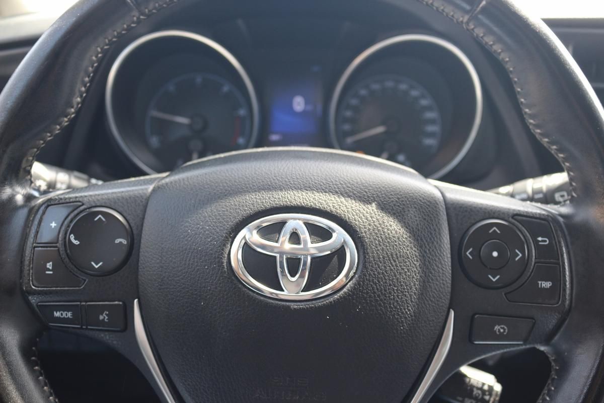 toyota-auris-touring-sports-2016-diesel-1364cc