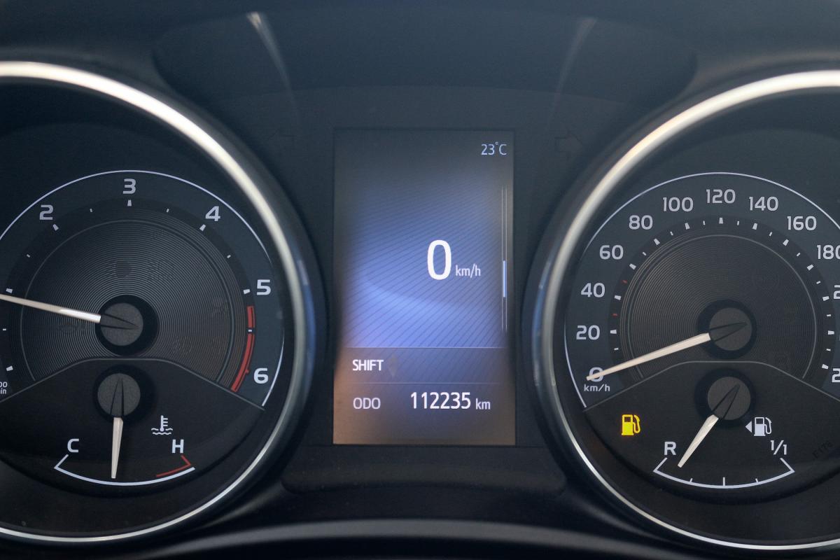 toyota-auris-touring-sports-2016-diesel-1364cc