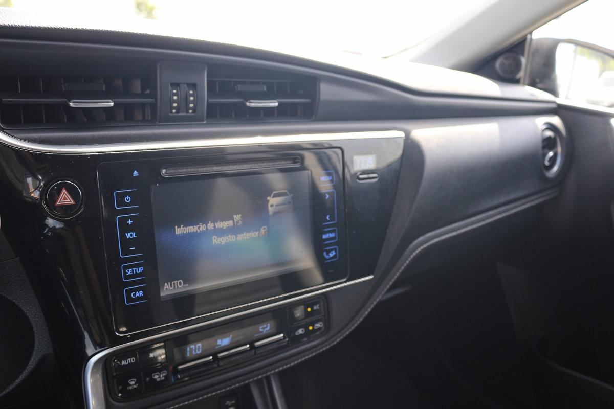 toyota-auris-touring-sports-2016-diesel-1364cc
