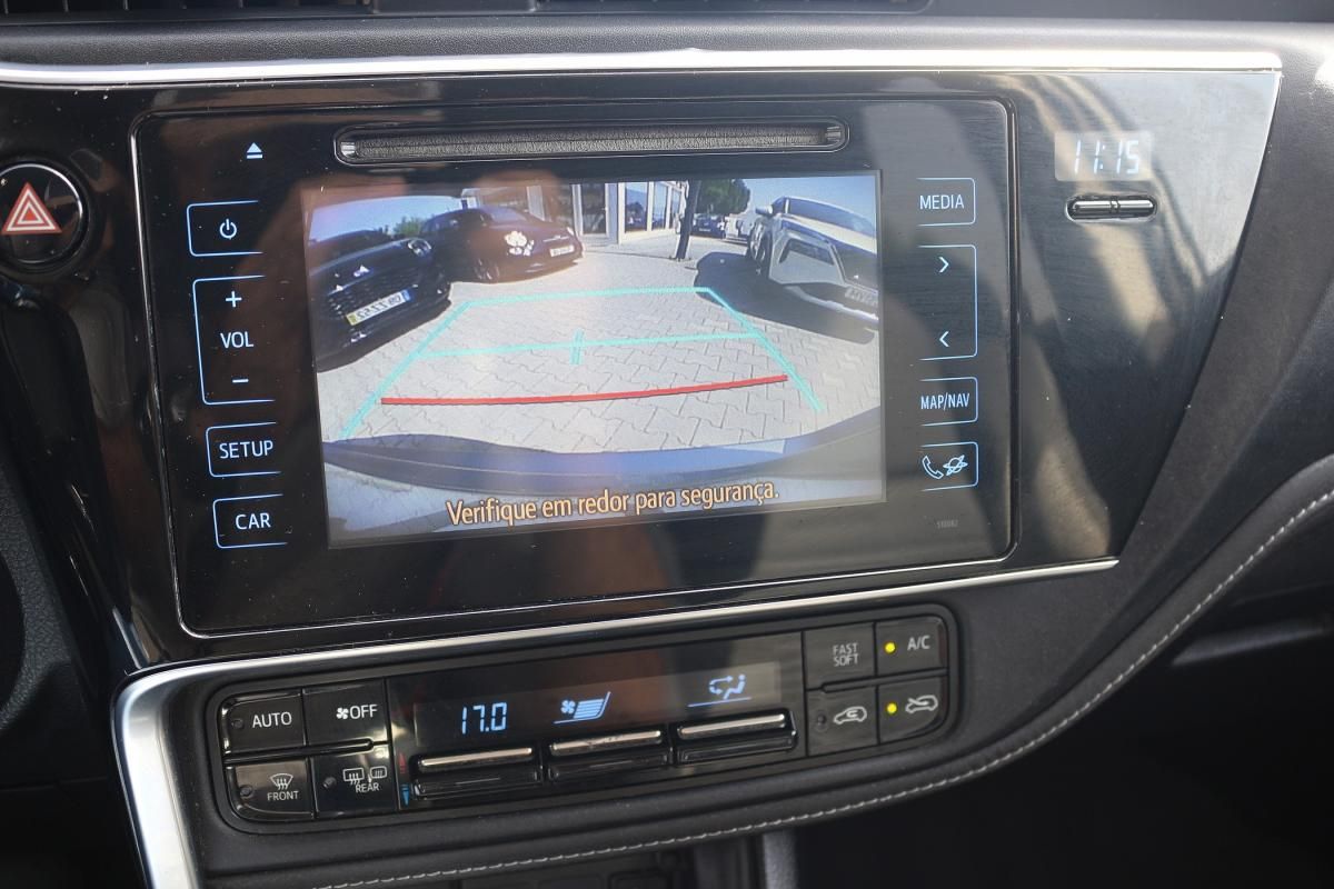 toyota-auris-touring-sports-2016-diesel-1364cc