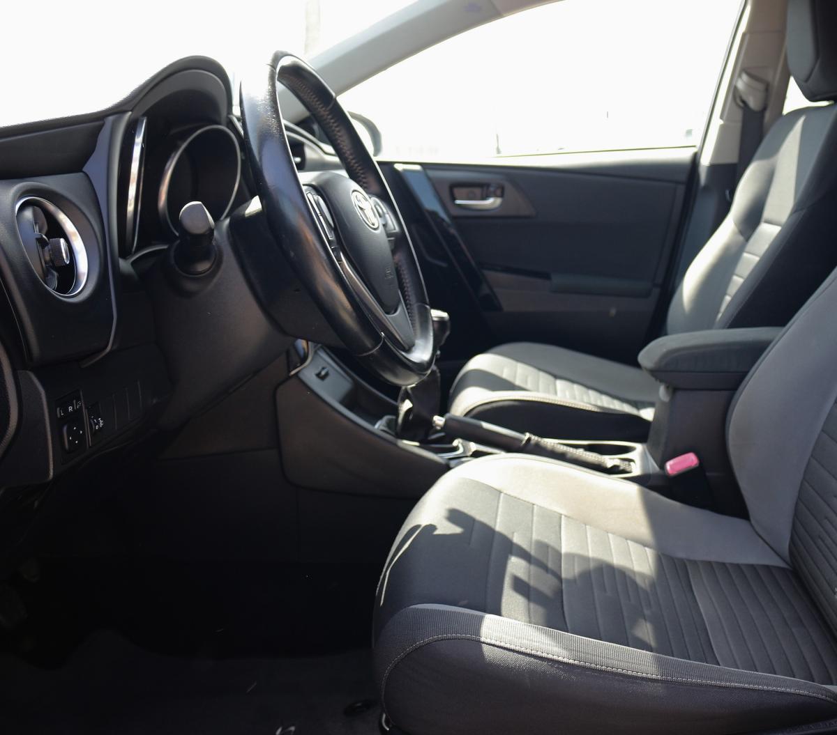 toyota-auris-touring-sports-2016-diesel-1364cc