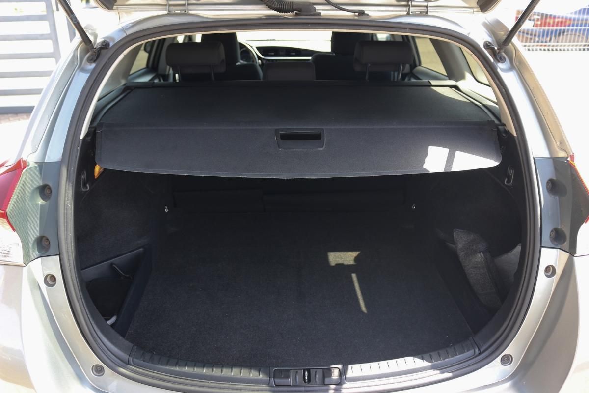 toyota-auris-touring-sports-2016-diesel-1364cc