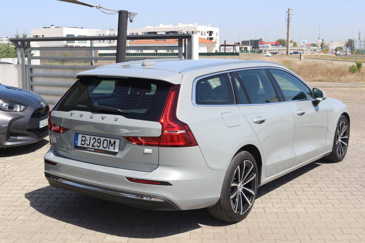 volvo-v60-2024-hibrido-a-gasolina-1969cc