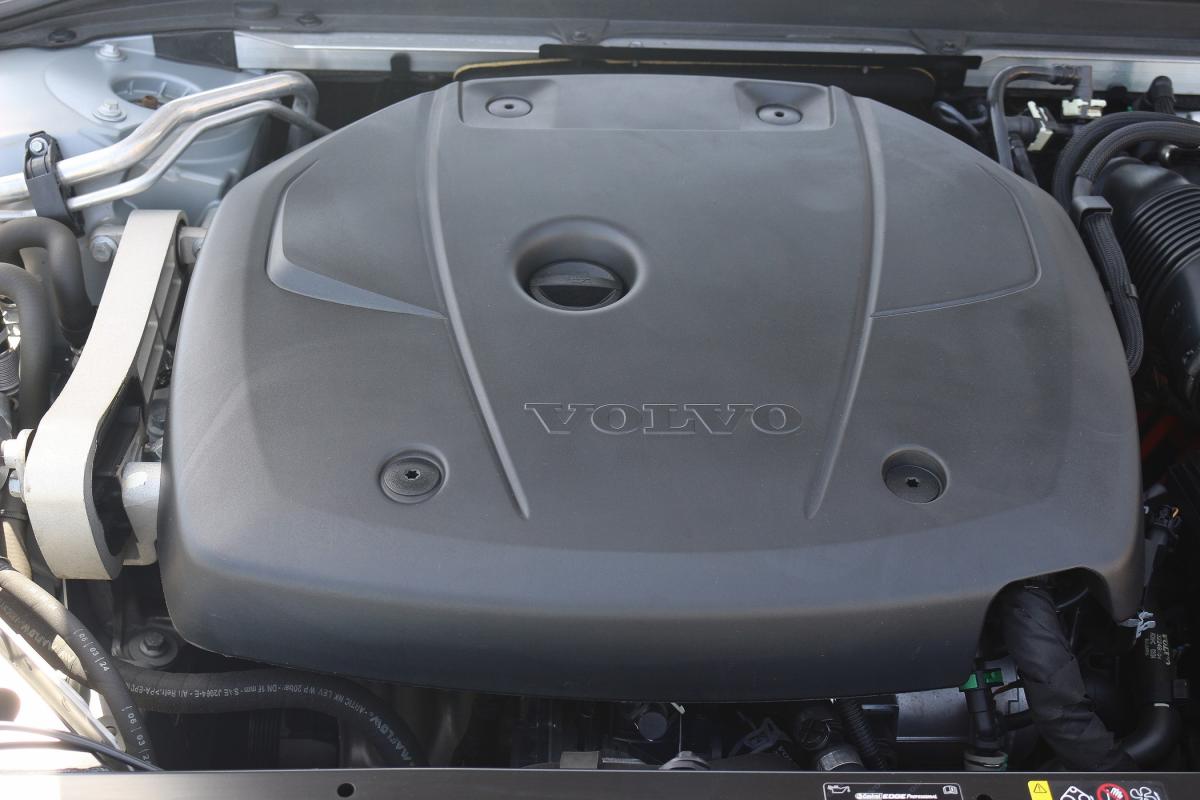 volvo-v60-2024-hibrido-a-gasolina-1969cc