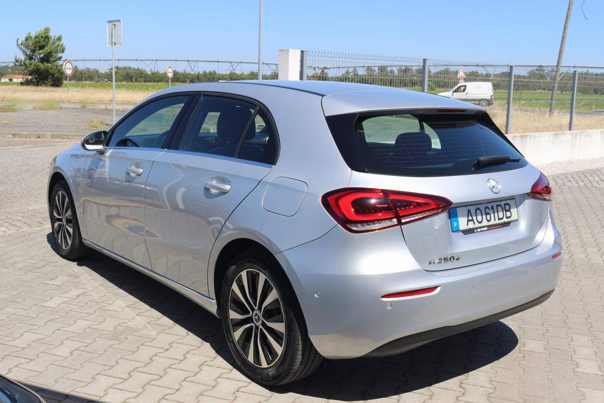 mercedes-benz-classe-a-2022-hibrido-a-gasolina-1332cc