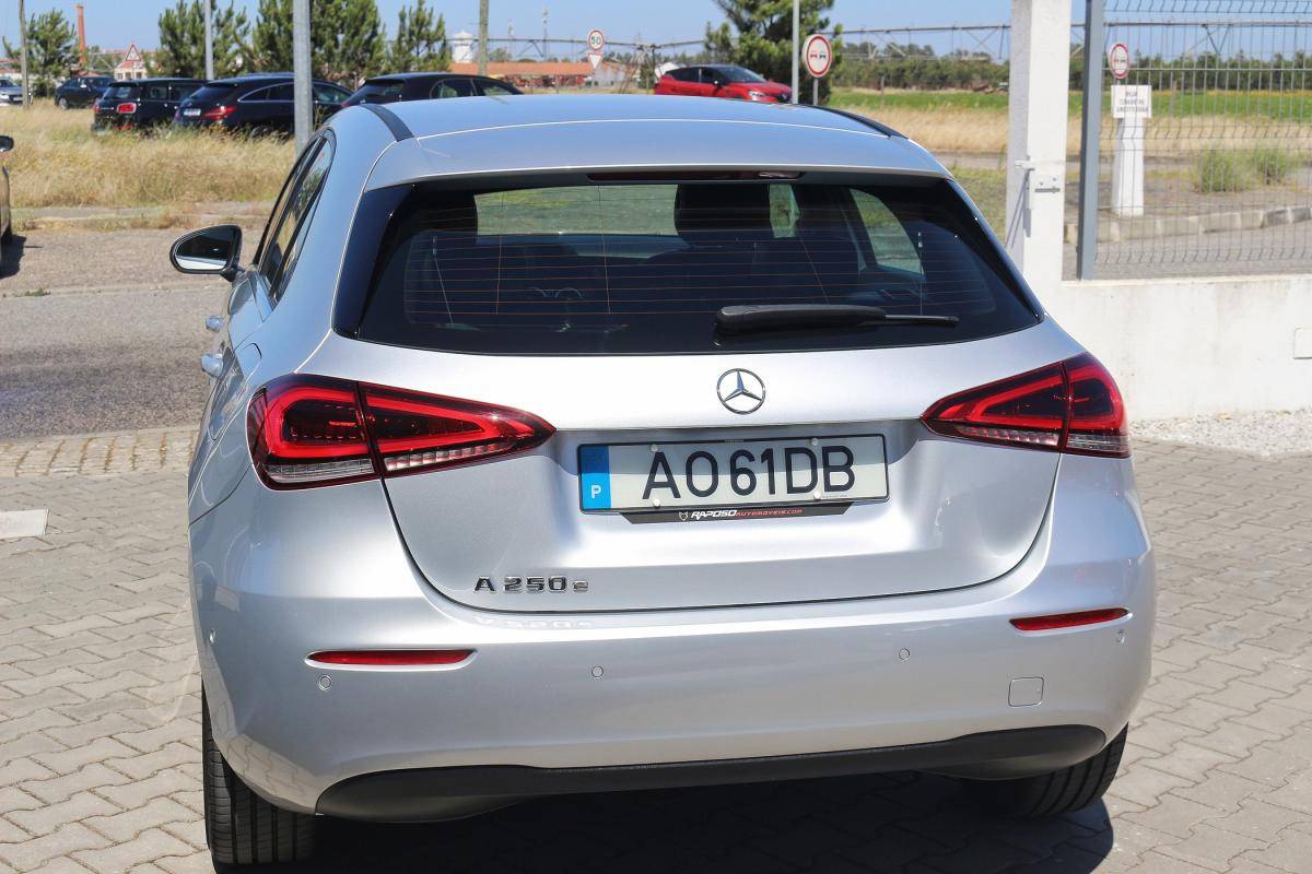 mercedes-benz-classe-a-2022-hibrido-a-gasolina-1332cc