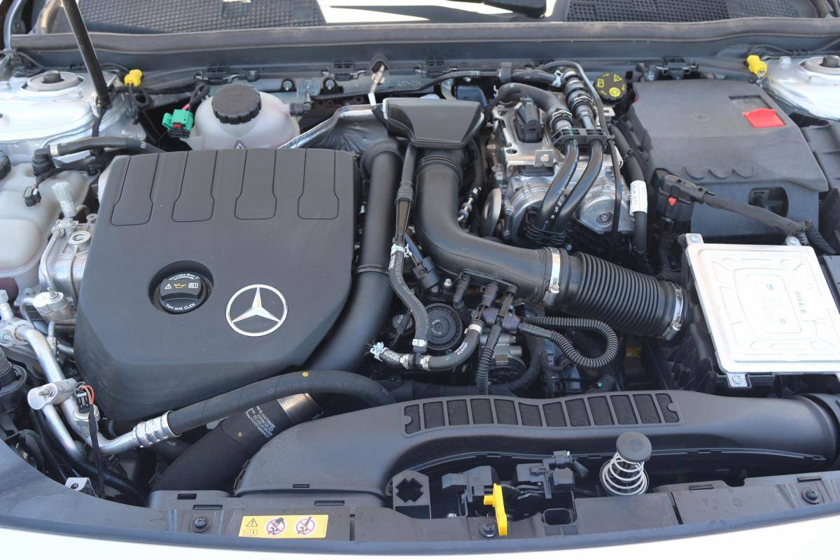 mercedes-benz-classe-a-2022-hibrido-a-gasolina-1332cc