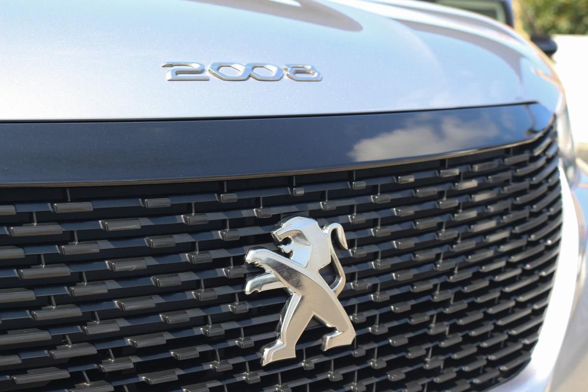 peugeot-2008-2023-gasolina-1199cc