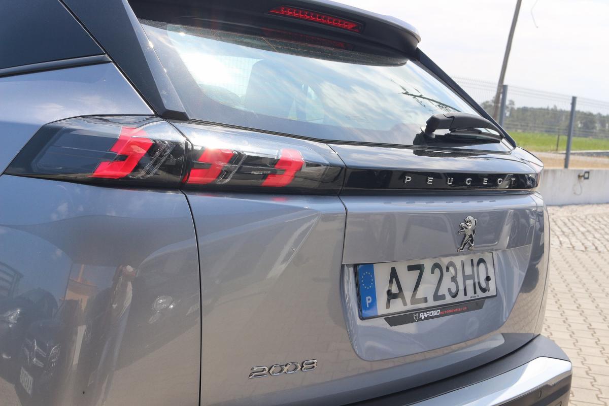peugeot-2008-2023-gasolina-1199cc