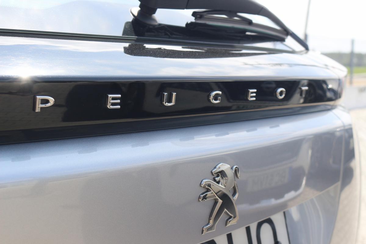 peugeot-2008-2023-gasolina-1199cc