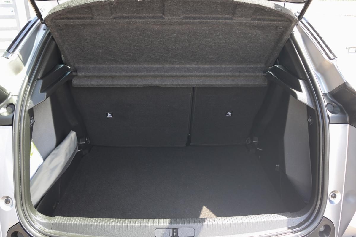 peugeot-2008-2023-gasolina-1199cc