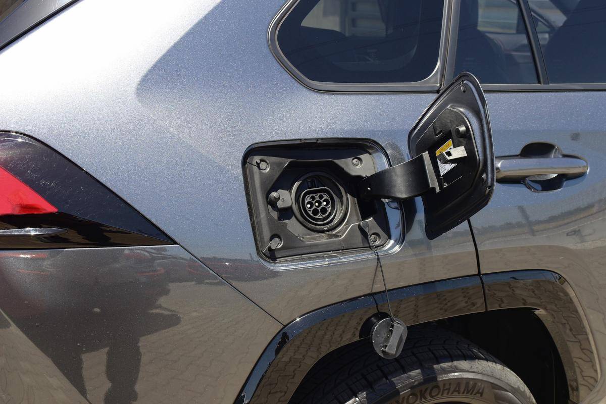 toyota-rav4-2021-hibrido-a-gasolina-2487cc