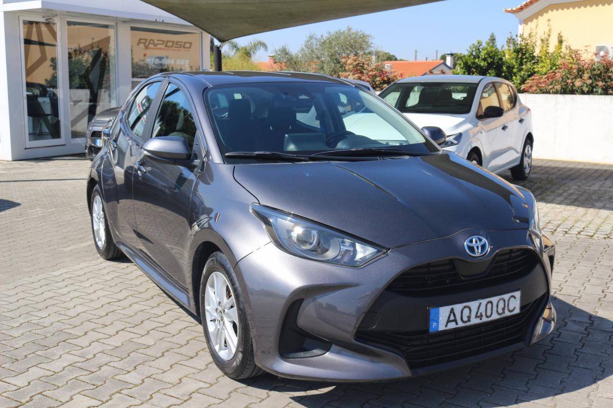 toyota-yaris-2022-hibrido-a-gasolina-1490cc