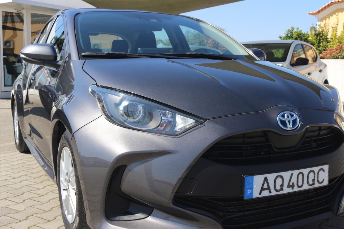 toyota-yaris-2022-hibrido-a-gasolina-1490cc