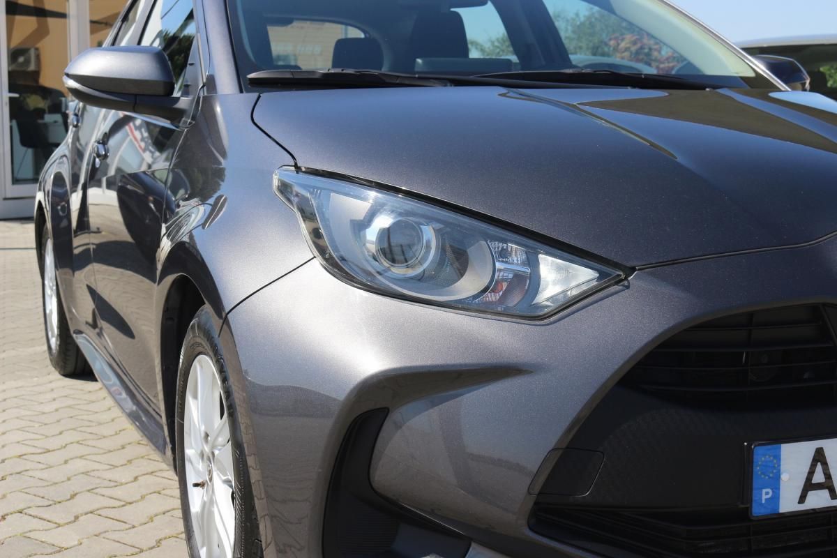 toyota-yaris-2022-hibrido-a-gasolina-1490cc