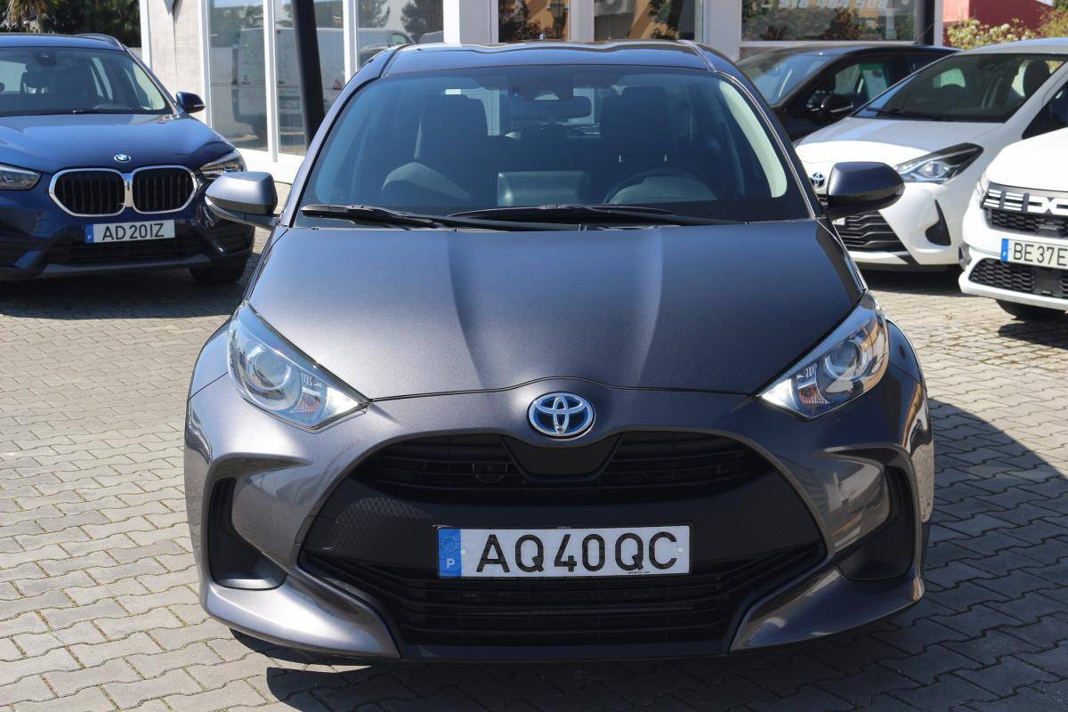 toyota-yaris-2022-hibrido-a-gasolina-1490cc