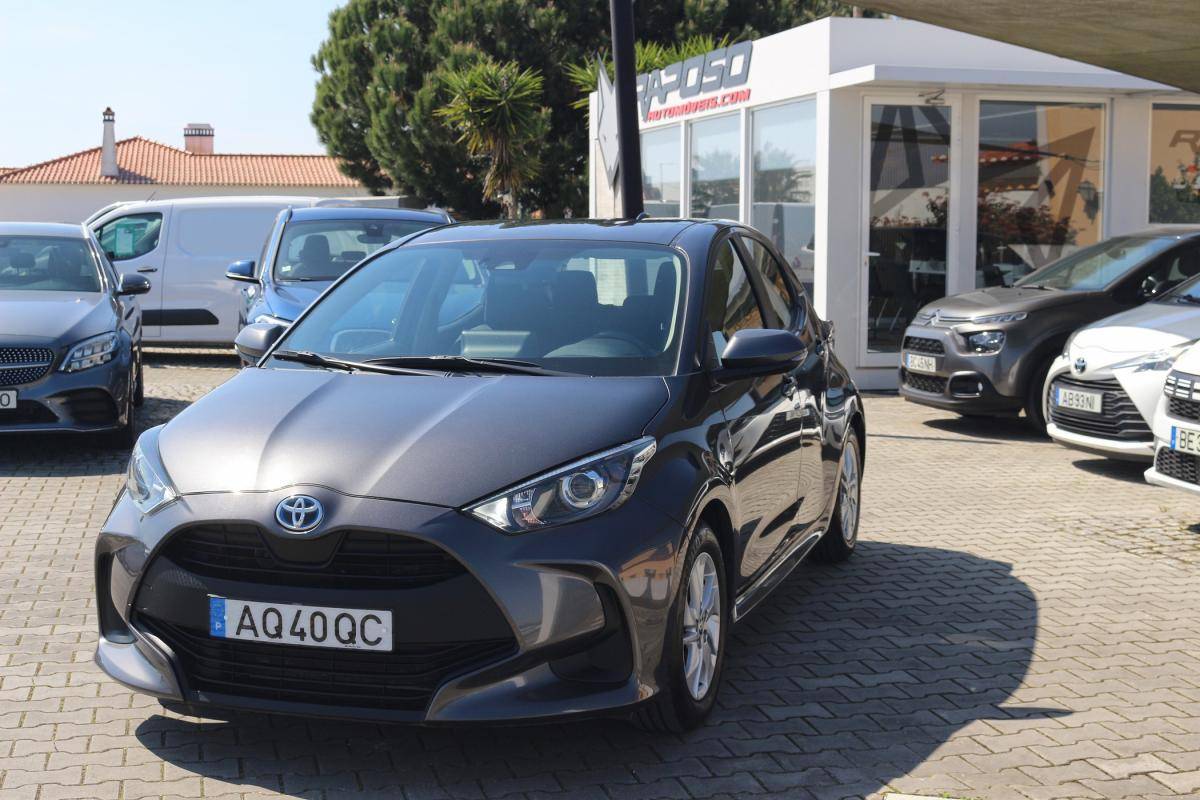 toyota-yaris-2022-hibrido-a-gasolina-1490cc