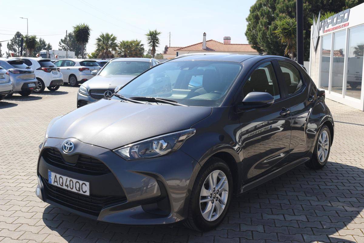 toyota-yaris-2022-hibrido-a-gasolina-1490cc