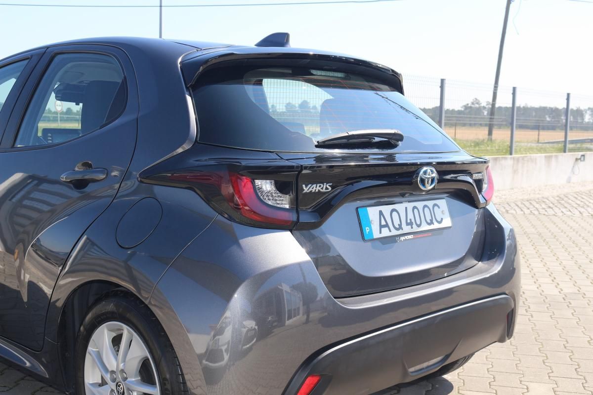 toyota-yaris-2022-hibrido-a-gasolina-1490cc