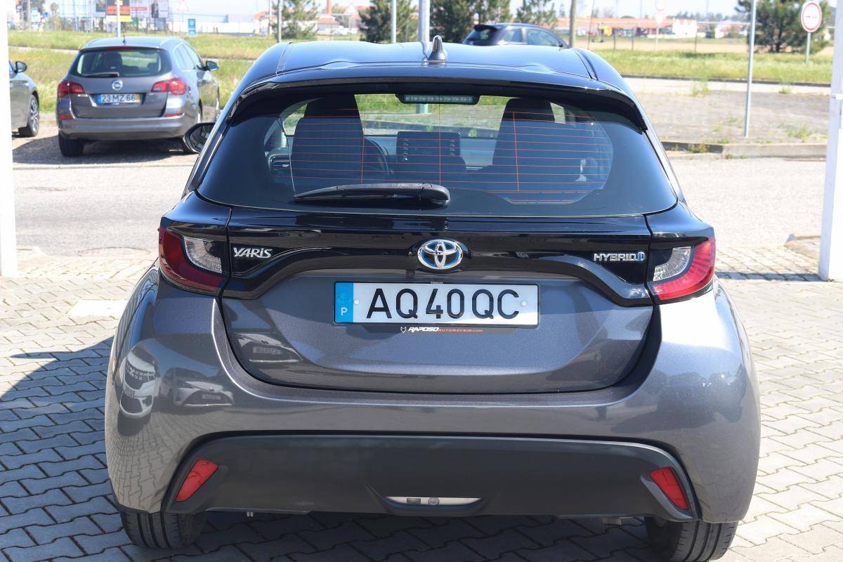 toyota-yaris-2022-hibrido-a-gasolina-1490cc