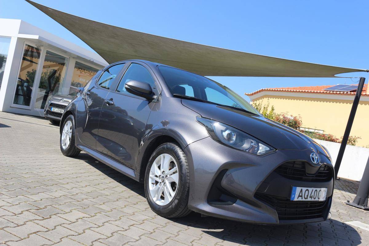 toyota-yaris-2022-hibrido-a-gasolina-1490cc