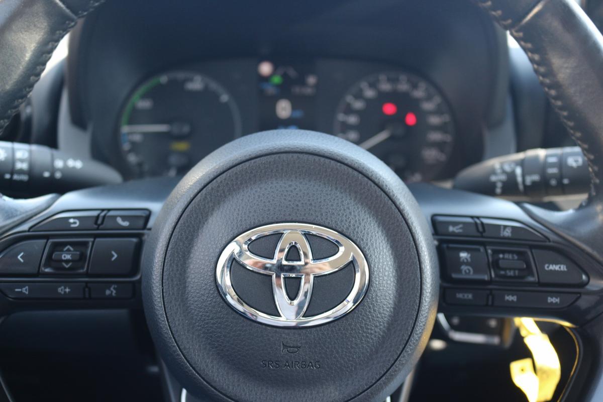 toyota-yaris-2022-hibrido-a-gasolina-1490cc