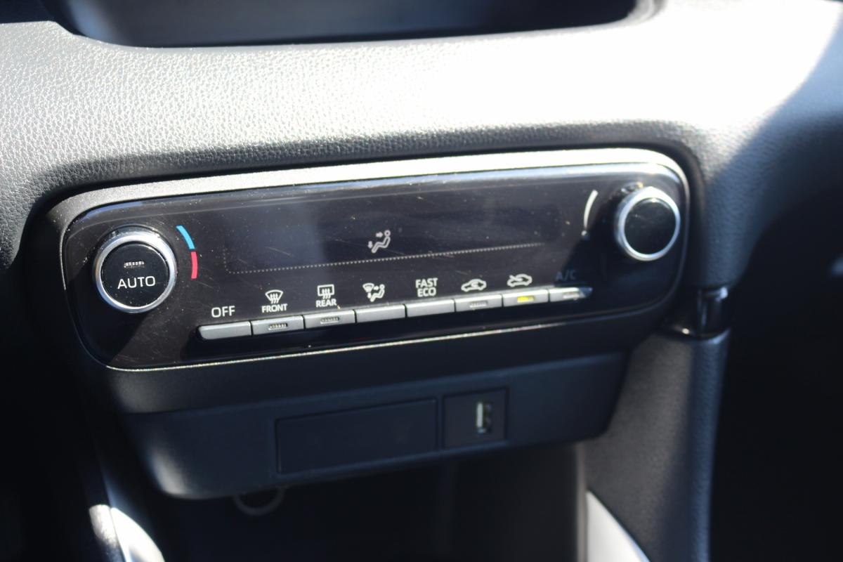 toyota-yaris-2022-hibrido-a-gasolina-1490cc