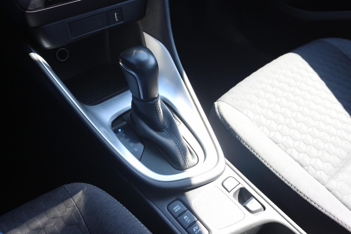 toyota-yaris-2022-hibrido-a-gasolina-1490cc