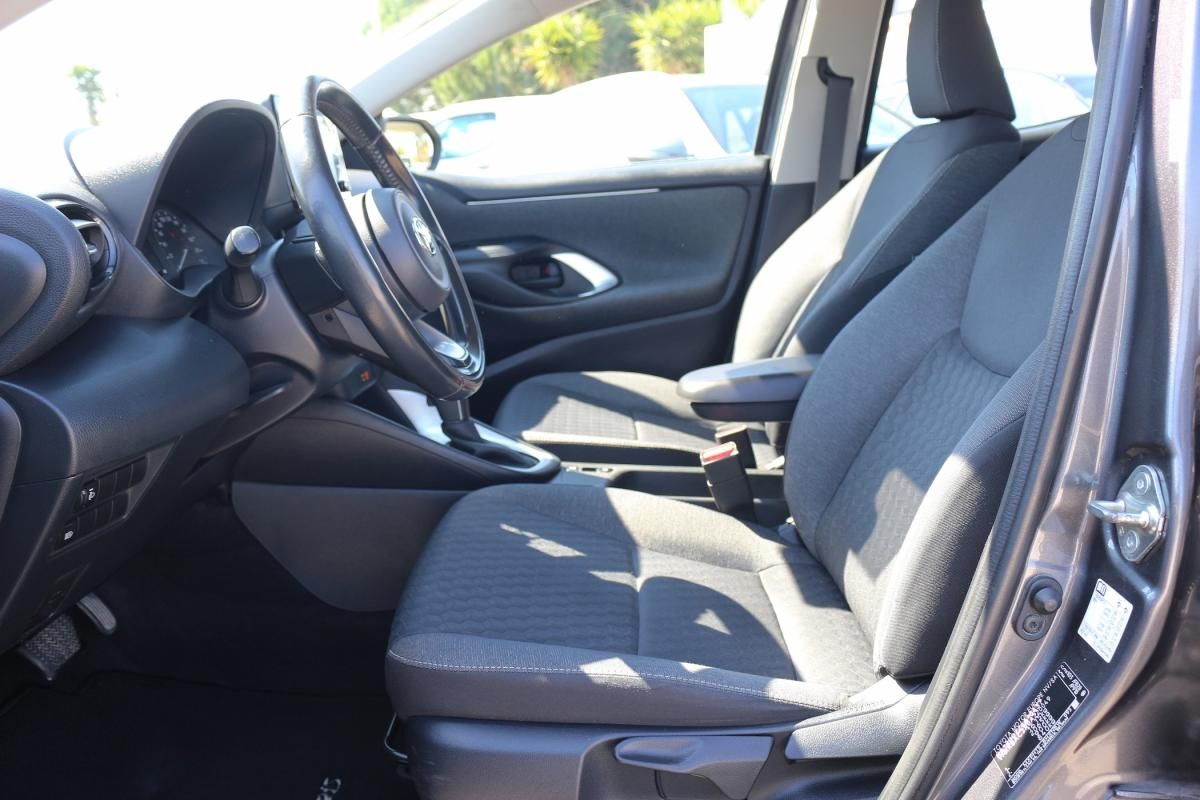 toyota-yaris-2022-hibrido-a-gasolina-1490cc