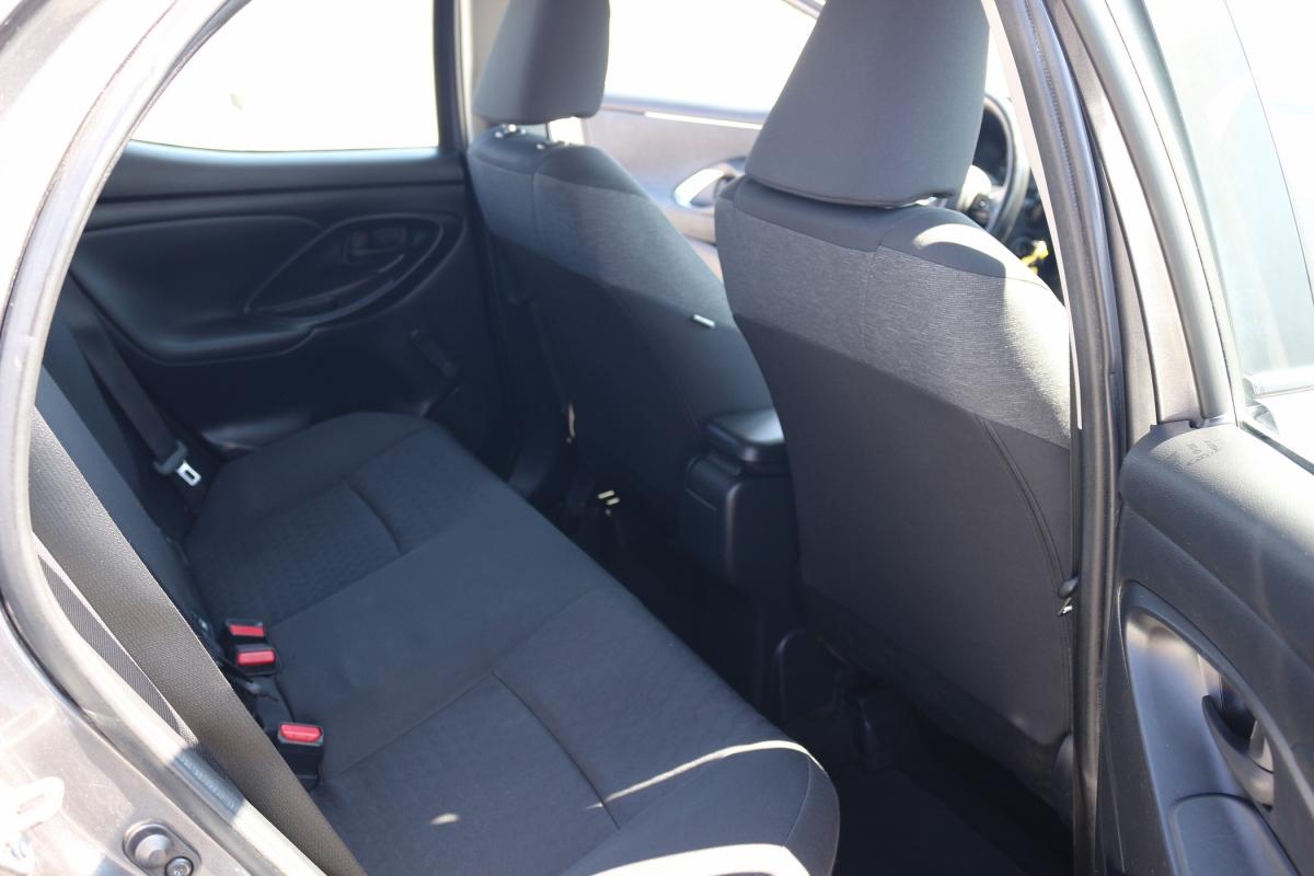 toyota-yaris-2022-hibrido-a-gasolina-1490cc