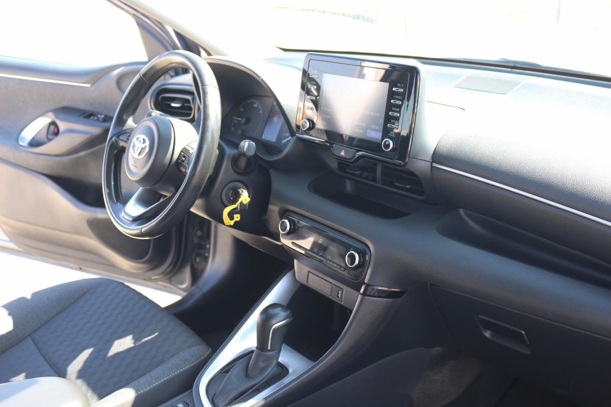 toyota-yaris-2022-hibrido-a-gasolina-1490cc