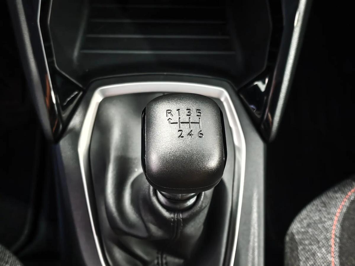 peugeot-208-2020-gasolina-1199cc