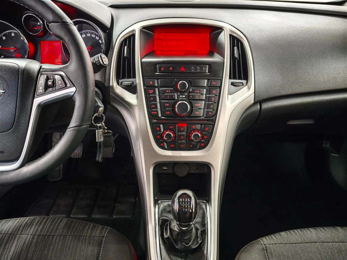 opel-astra-sport-tourer-2012-diesel-1956cc