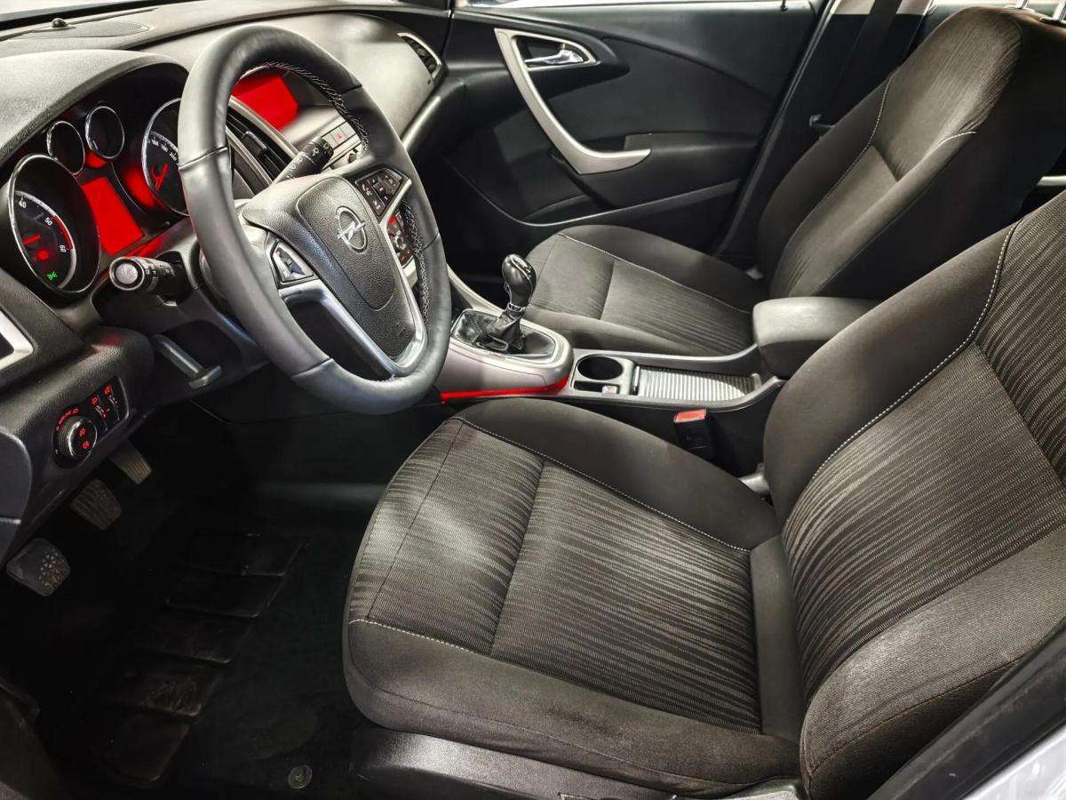 opel-astra-sport-tourer-2012-diesel-1956cc
