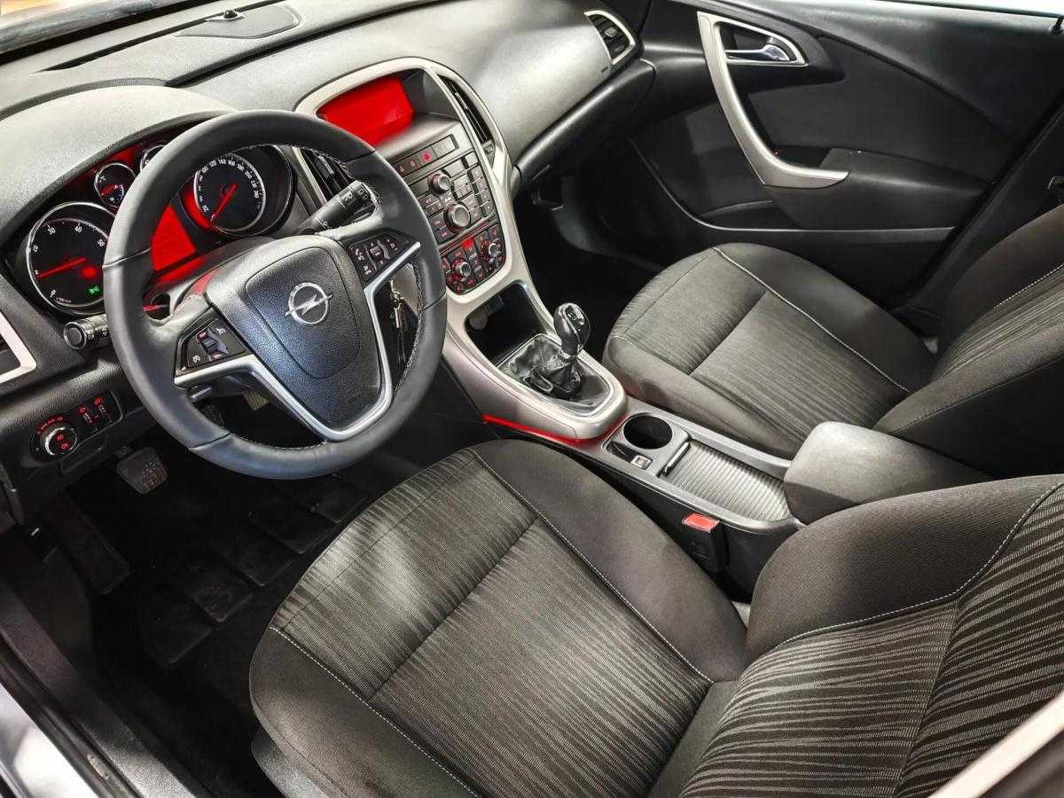 opel-astra-sport-tourer-2012-diesel-1956cc