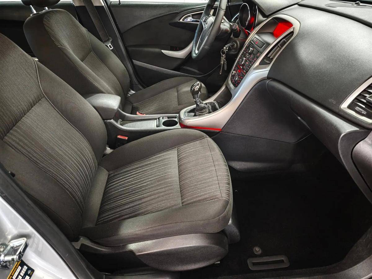 opel-astra-sport-tourer-2012-diesel-1956cc
