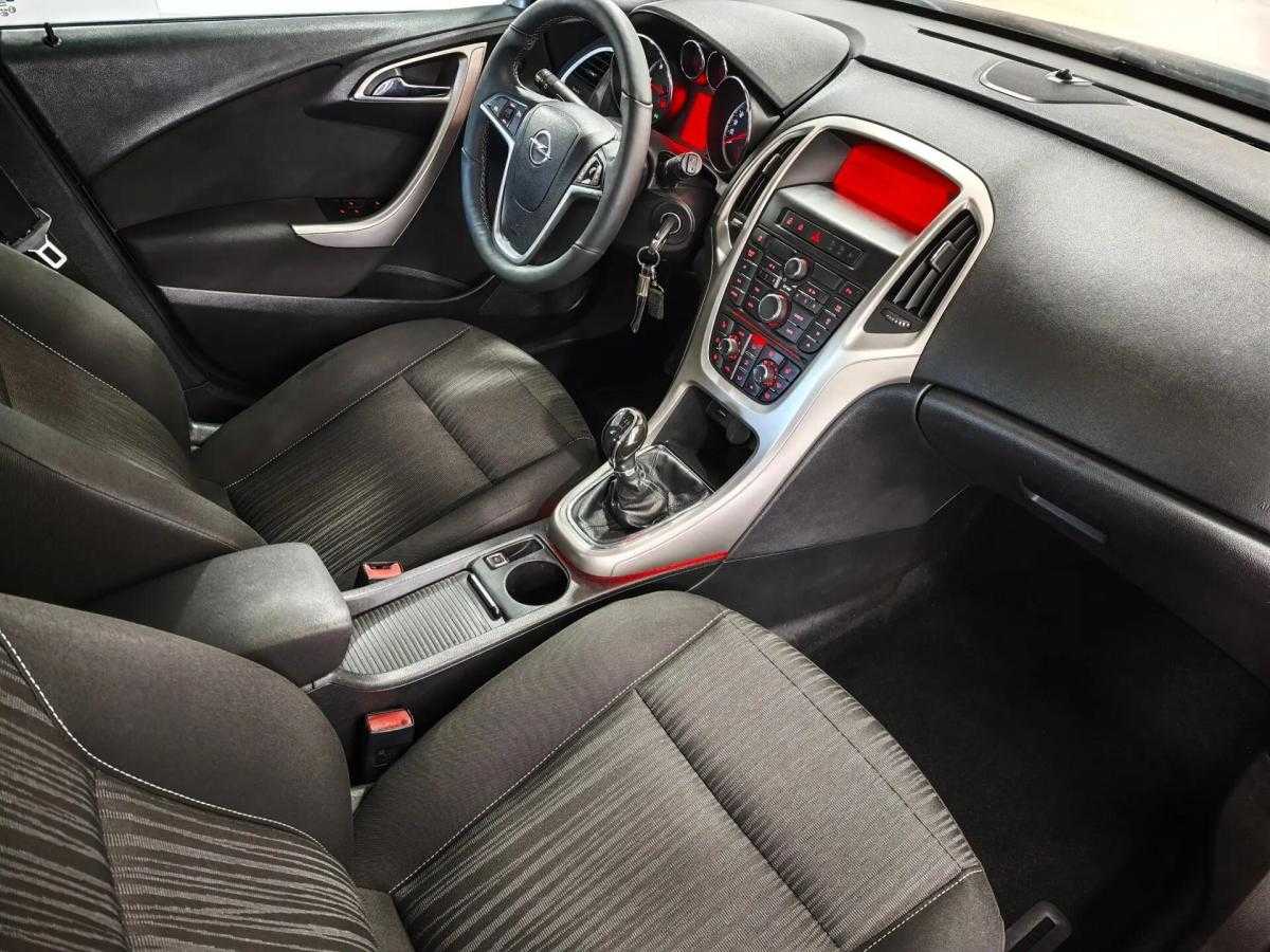 opel-astra-sport-tourer-2012-diesel-1956cc