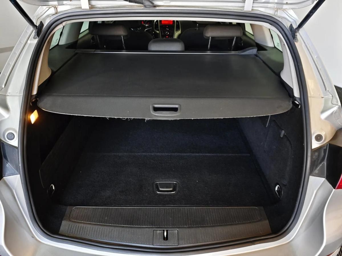 opel-astra-sport-tourer-2012-diesel-1956cc