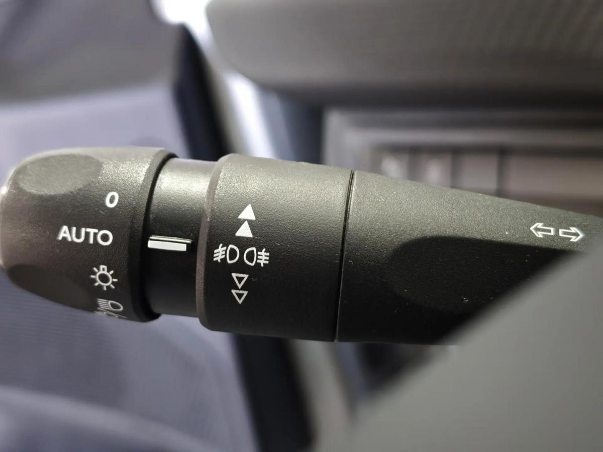 peugeot-208-2015-diesel-1560cc