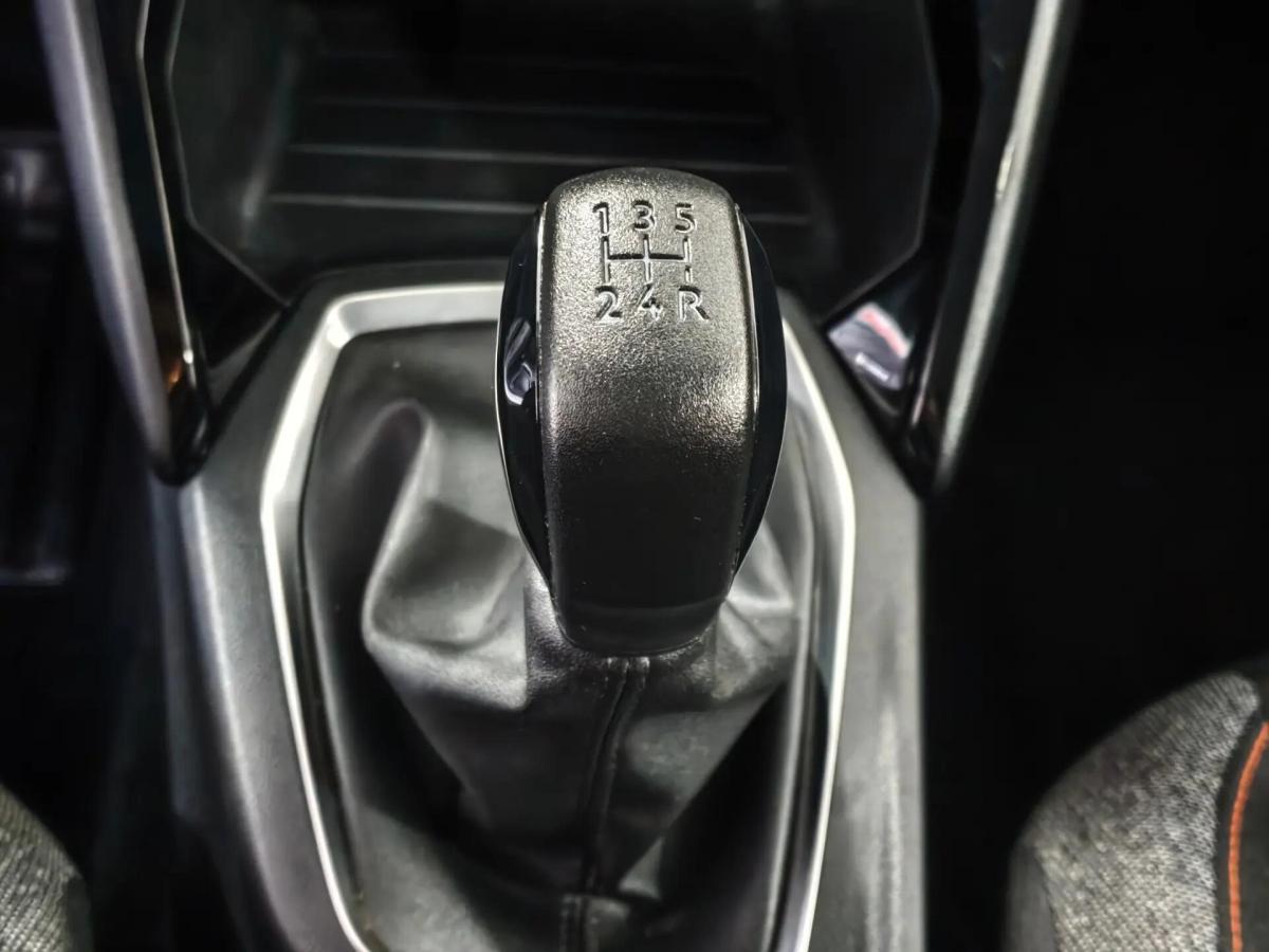 peugeot-208-2021-gasolina-1199cc