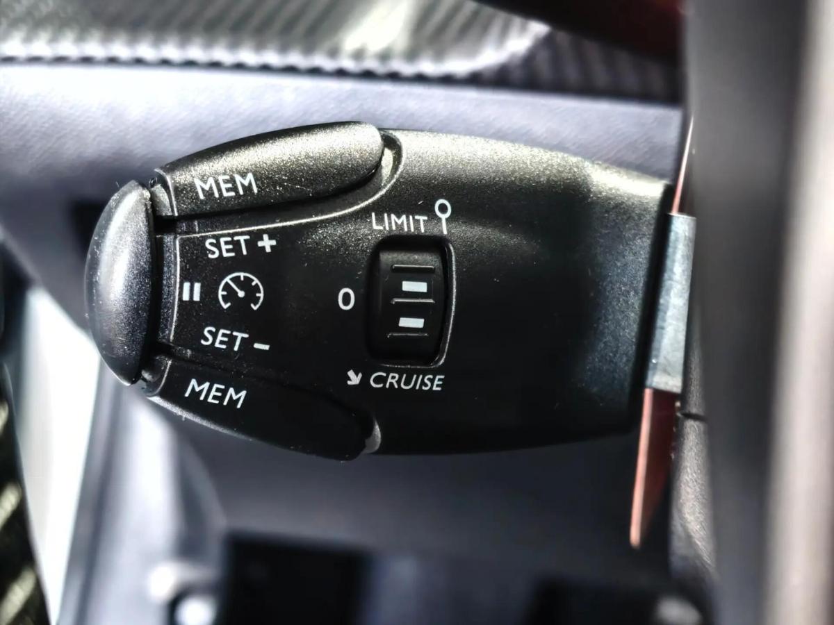 peugeot-208-2021-gasolina-1199cc