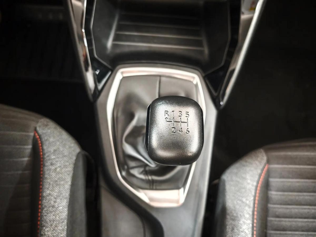 peugeot-2008-2022-gasolina-1199cc