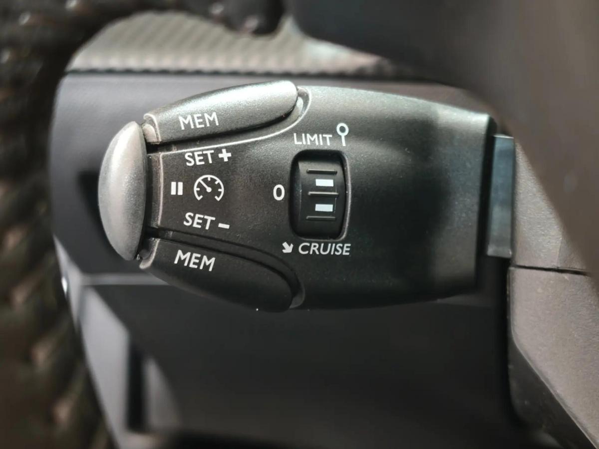 peugeot-2008-2022-gasolina-1199cc