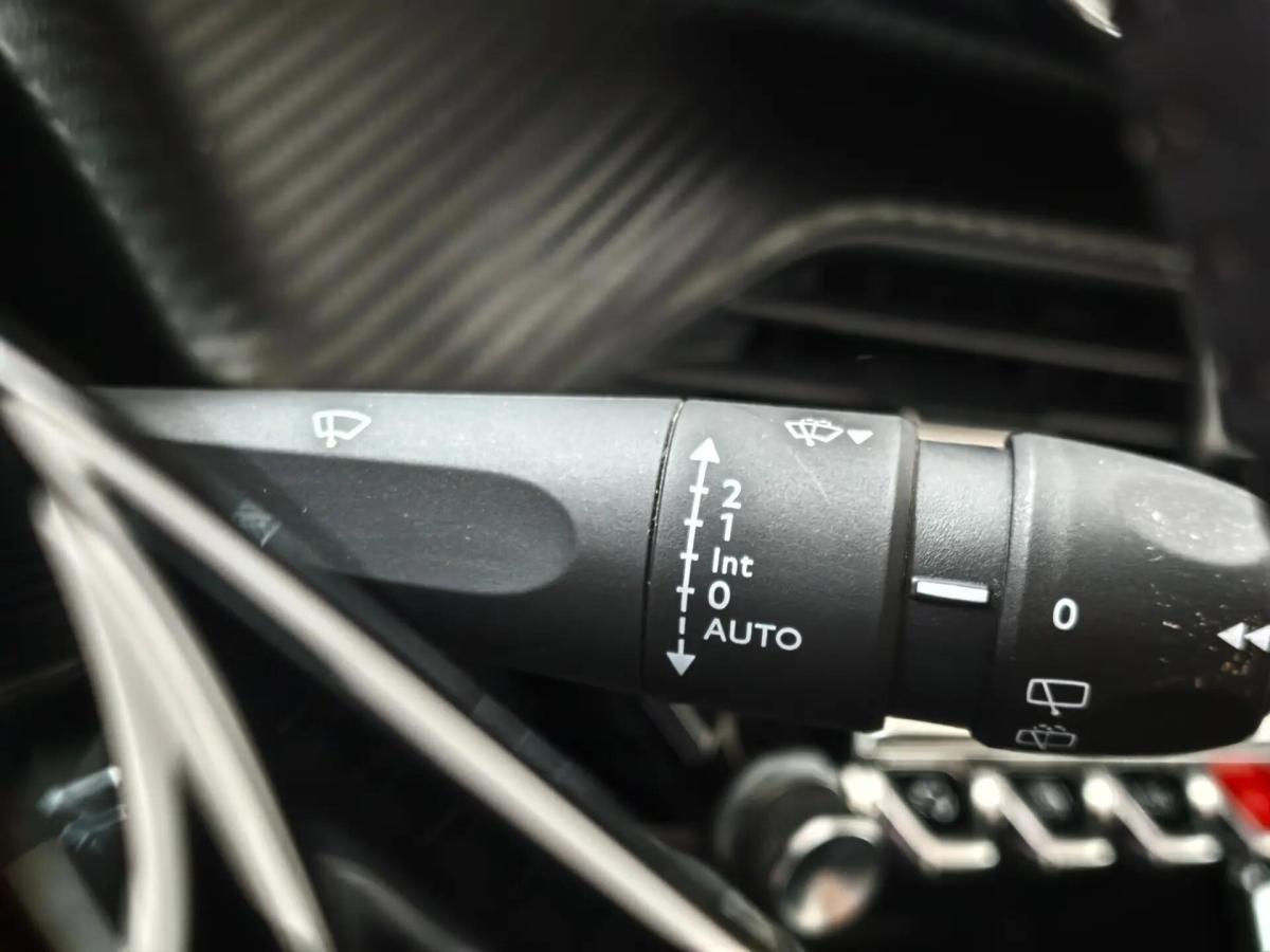 peugeot-2008-2022-gasolina-1199cc