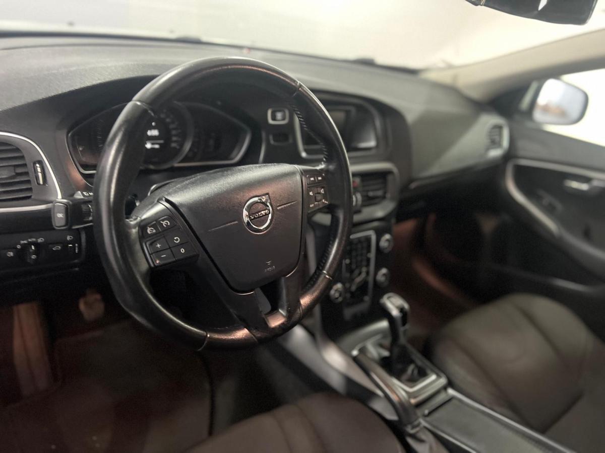 volvo-v40-2017-diesel-1969cc