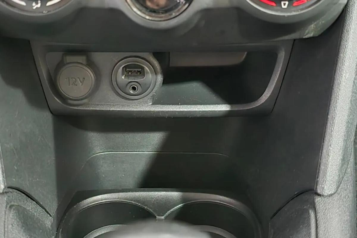 peugeot-208-2016-diesel-1560cc