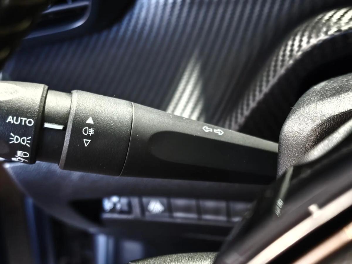 peugeot-208-2021-gasolina-1199cc