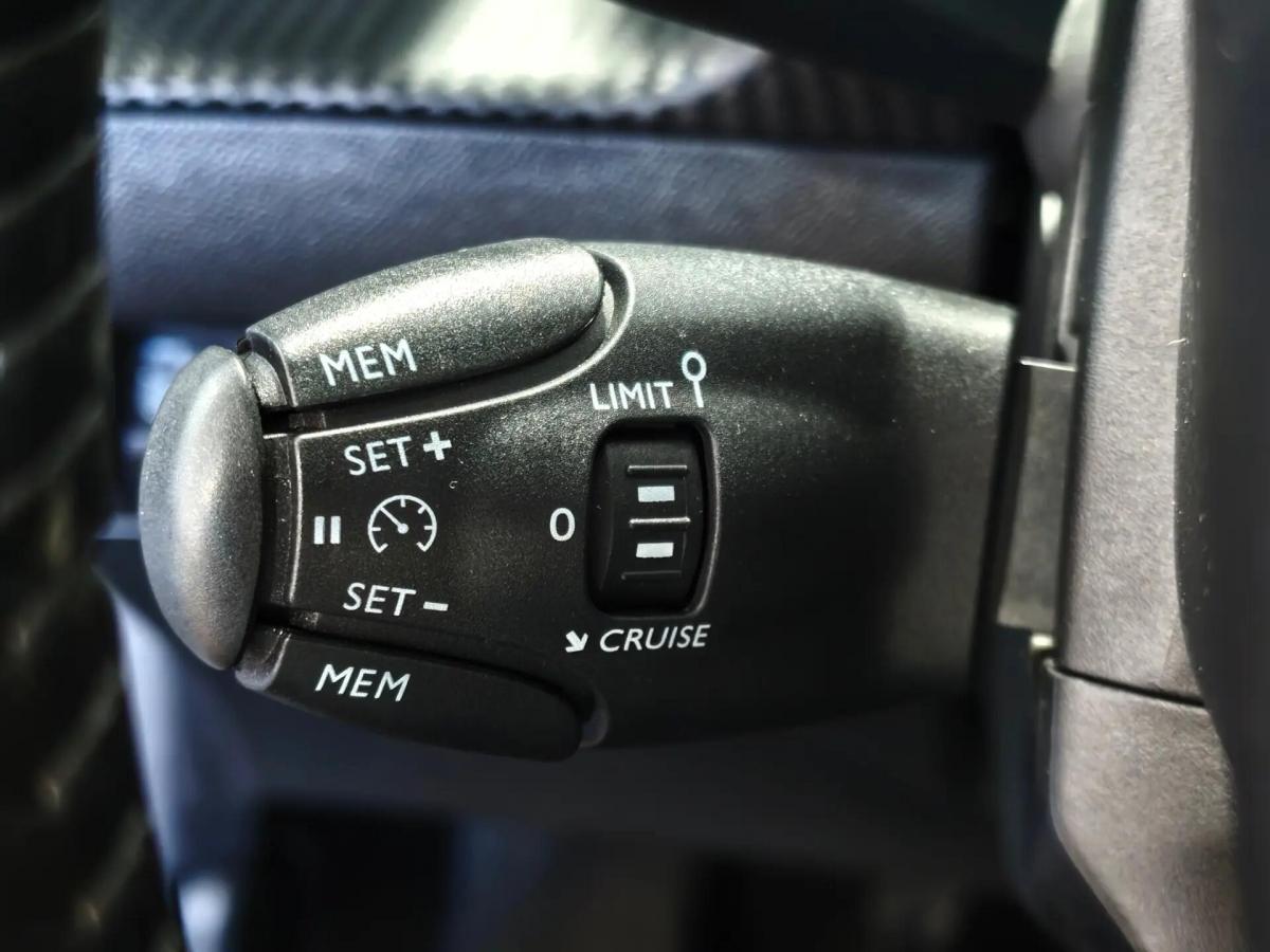 peugeot-208-2021-gasolina-1199cc