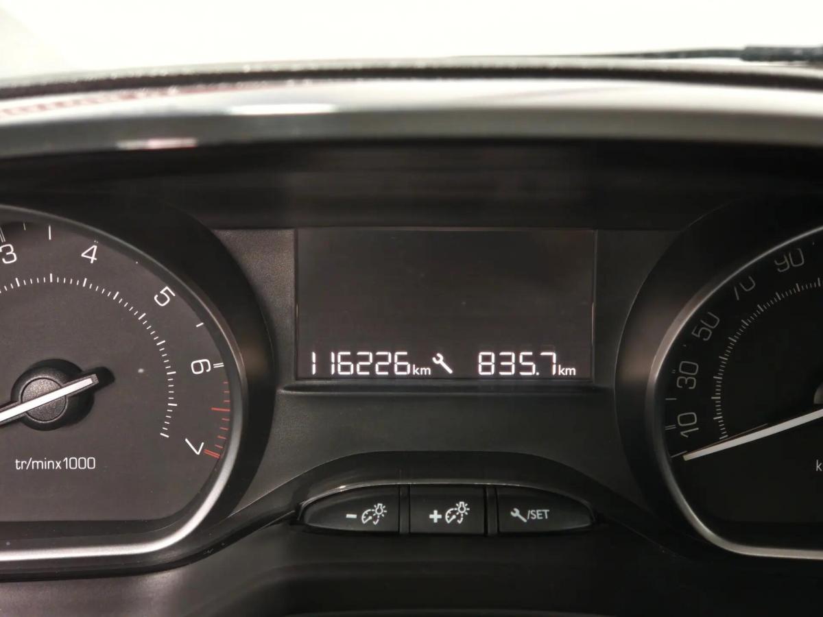 peugeot-208-2016-gasolina-1199cc