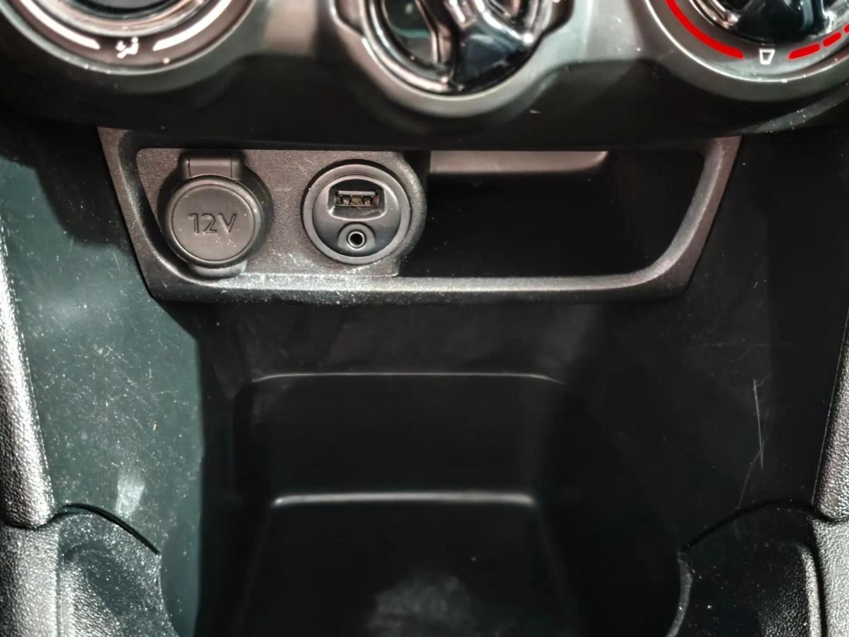 peugeot-208-2016-gasolina-1199cc
